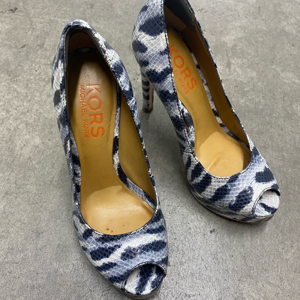 Michael kors heels size 6